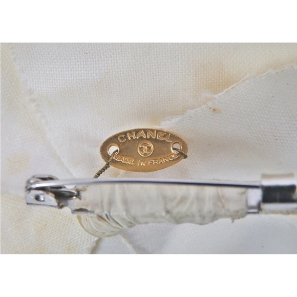 CHANEL Gold and Cream Fabric Brooch - Picture 8 of 9